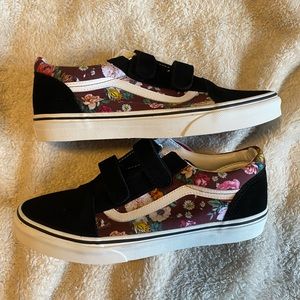 NWT Velcro flower Vans